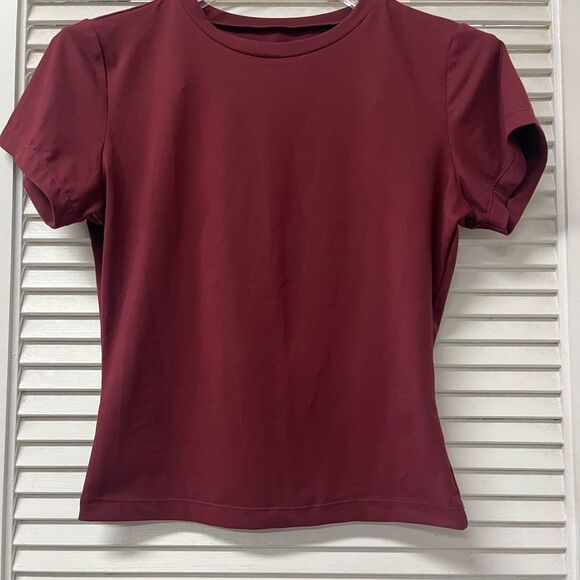 trendy queens Tops - TRENDY QUEEN ✨women active wear medium ✨Burgundy Short Sleeve Top